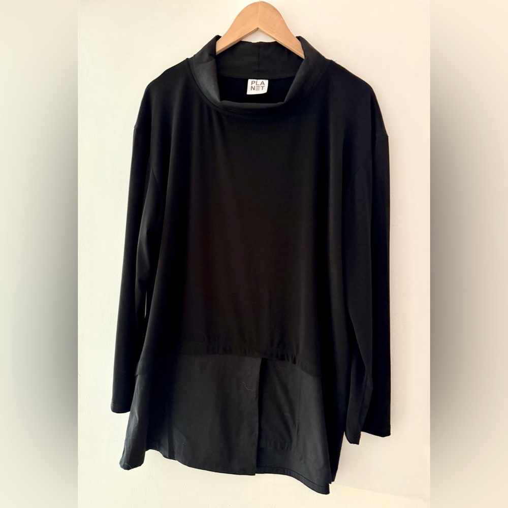 Planet black women’s oversized shirt. Beautiful detail long sleeve 100% cotton